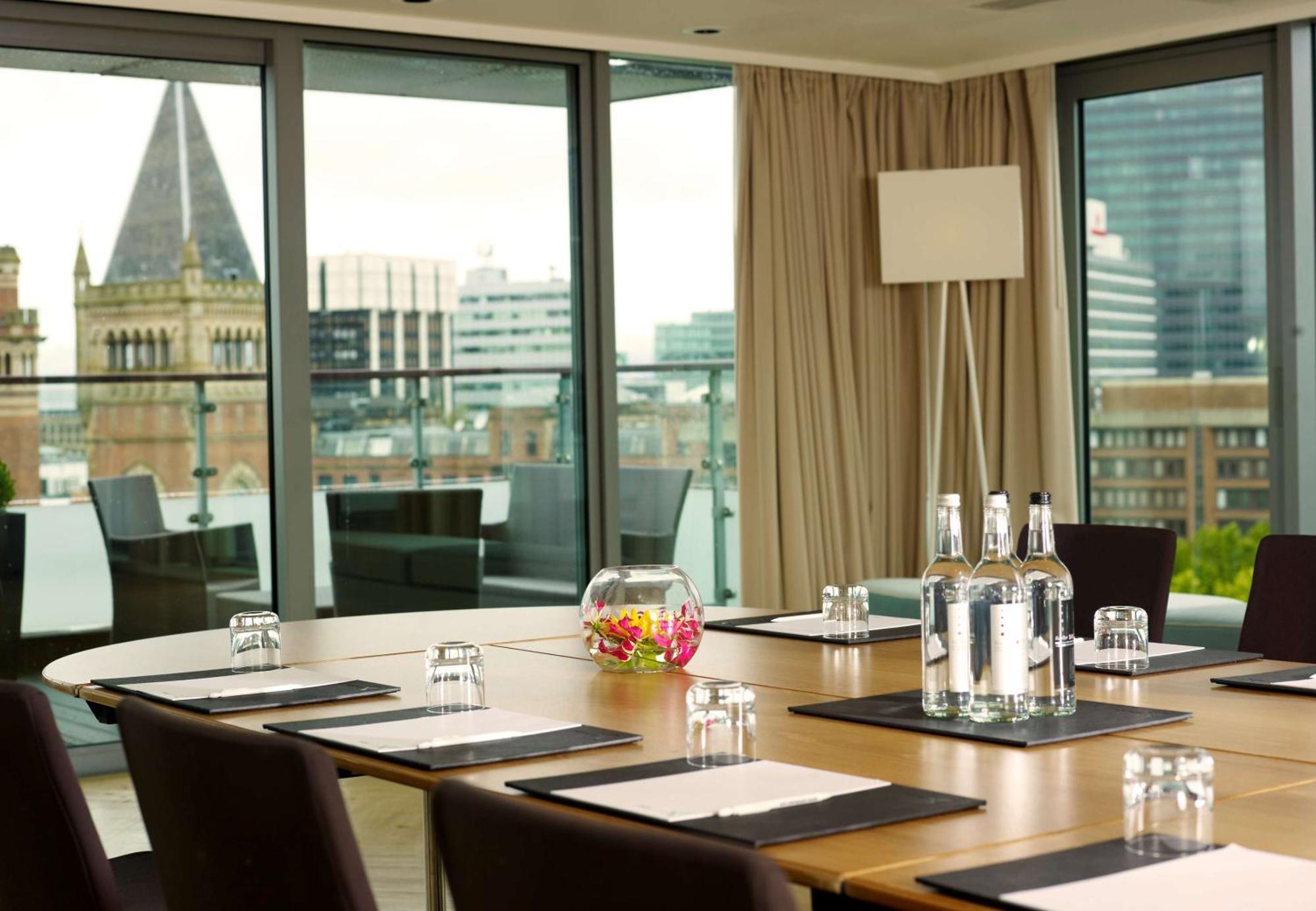 Doubletree By Hilton Manchester Piccadilly Bagian luar foto