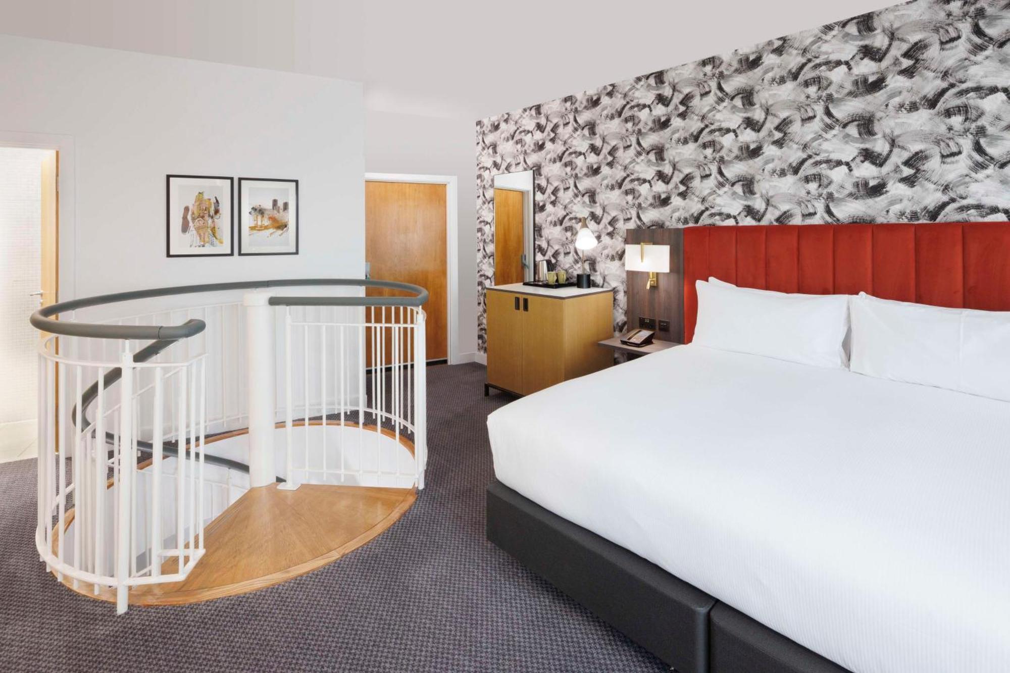 Doubletree By Hilton Manchester Piccadilly Bagian luar foto